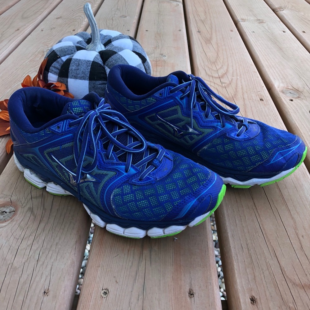 Mizuno running shoes men’s 10/women’s 11